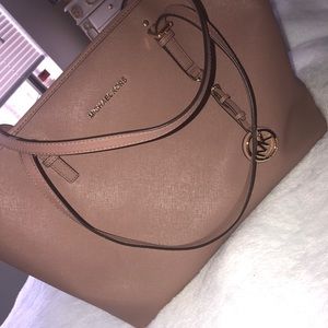 Mauve micheal kors purse!!